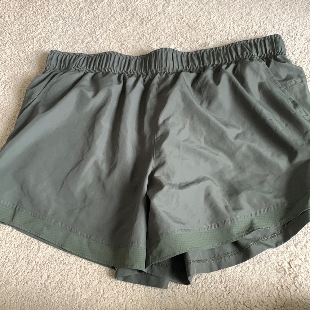 athletic shorts with pockets